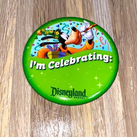 Disneyland resort goofy celebration pin visitors special giveaway collectible - Picture 4 of 4